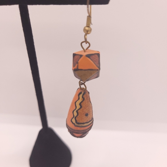 Orange-Beautiful Earring - Picture 3 of 3